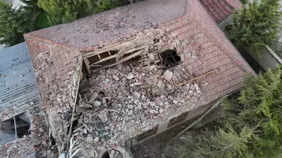 Eskişehir'de Yıldırım Düşen Caminin Minare Yıkıldı, Can Kaybı Yok