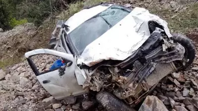 Feke'de uçuruma yuvarlanan otomobilin sürücüsü yaralandı