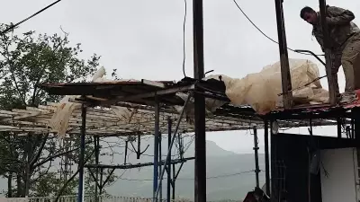 Hakkari'de Fırtına: Çatılar Uçtu, Seralar Zarar Gördü