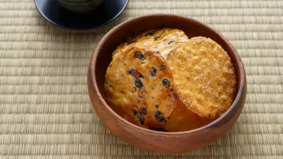Japonya'da satılan böcekli kraker: Jibachi Senbei görenleri şaşırtıyor