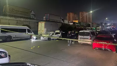 Küçükçekmece'de kaçan şüpheli araç durduruldu: 2 gözaltı, silah ve uyuşturucu ele geçirildi