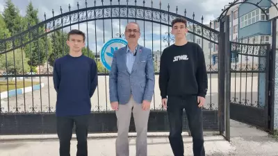 Kütahyalı öğrenciler buldukları parayı polise teslim etti