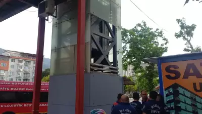 Manisa'da üst geçit asansöründe korkunç ölüm: Demirler arasında sıkıştı