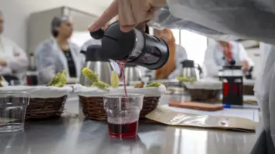 Mersin'de Kadınlara Bitki Çayı Demleme Atölyesi