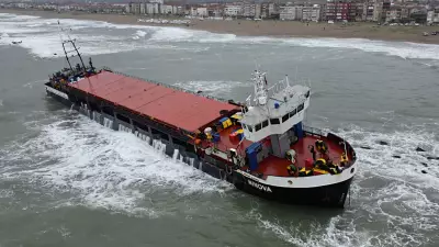 Sakarya'da Kamerun bandıralı gemi karaya oturdu: Nefes kesen kurtarma