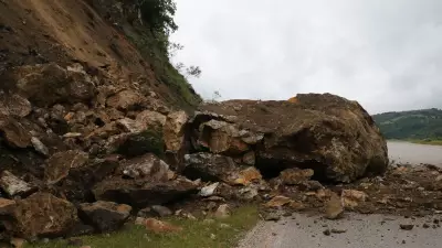 Tokat Çat-Kara Yolunda Heyelan: Ulaşımda Aksama