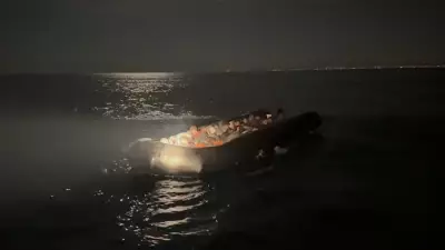 İzmir Foça'da göçmen botu yarı batık: 1 çocuk hayatını kaybetti