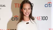 57 yaşındaki süper model Christy Turlington'dan yaşsızlık reçetesi: 3 adımda doğal güzellik