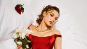 Afra Saraçoğlu'nun genç annesi sosyal medyada gündem oldu