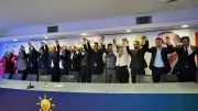 AK Parti'ye katılan Serik Belediye Başkanı Kumbul ve meclis üyelerine rozet takıldı