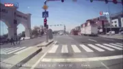 Ankara'da kırmızı ışıkta geçen yayaya otobüs çarptı: 1 ölü
