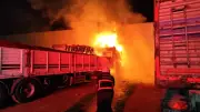Şanlıurfa'da tır garajında yangın: 3 araç zarar gördü