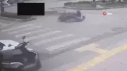 Antalya'da yaya geçidinde bisiklete motosiklet çarptı: 2 çocuk yaralı