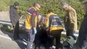 Bakırköy'de feci kaza: Motosiklet kamyonete saplandı, yaralı var