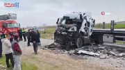 Bitlis Ahlat'ta iki tır çarpıştı: 1 yaralı