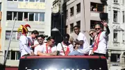 CANLI | Galatasaray şampiyonluk kutlamaları! RAMS Park'ta kupa coşkusu