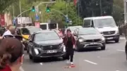 Dursun Özbek'ten bayrağı yerden kaldıran kadın taraftara davet