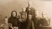 Eski Fotoğraflarda İnsanlar Neden Gülümsemiyor? 6 Şaşırtıcı Sebep