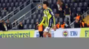 Fenerbahçeli taraftarlardan Edson Alvarez'e ıslıklı protesto