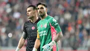 Galatasaray'da Günay Güvenç kırmızı kart gördü, takım 10 kişi kaldı