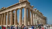 Juncker: Yunanistan'ın Akropolis'i satma teklifi yapıldı