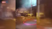 Kadıköy'de Galeri Önünde Park Halindeki Araçlar Alevlere Teslim Oldu