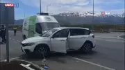 Konya'da kamyonet ile otomobil çarpıştı: Aynı aileden 4 kişi yaralandı