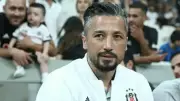İlhan Mansız yeni imajıyla Nişantaşı'nda görüldü, soruları yanıtsız bıraktı