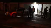Malatya'da kontrolden çıkan otomobilin çarptığı araç iş yerine daldı