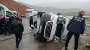 Malatya'da minibüs devrildi: 12 yaralı