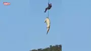İnsan yiyen timsah helikopterle yakalandı, midesinden 6 çift ayakkabı çıktı
