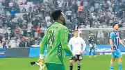 Onana şoku! 7. dakikada çıktı, yerine 19 yaşındaki kaleci girdi
