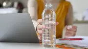 Pet Şişedeki Su Gerçekten Bozulur mu? Meğer Yıllardır Yanlış Biliyormuşuz!