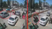 Reyhanlı'da elektrikli motosiklet kazası: Kadın ve çocuk yola savruldu