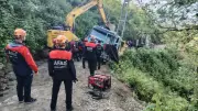 Rize'de geriye kayan kamyondan atlayan sürücü hayatını kaybetti