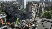 Rusya'dan Ukrayna'ya yoğun bombardıman: 9 katlı bina vuruldu