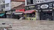 Samsun Havza'da sel felaketi: İş yerleri su altında, araçlar sürüklendi
