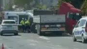 Silivri'de TIR bariyere çarptı: Sürücü hayatını kaybetti