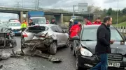 İstanbul'da Yağmurlu Hava Zincirleme Kazaya Yol Açtı: 1 Yaralı