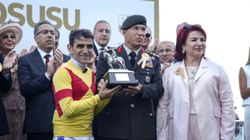 100. Gazi Koşusu'nda Ödül Töreni: Bay Nalçakan Birinci Oldu