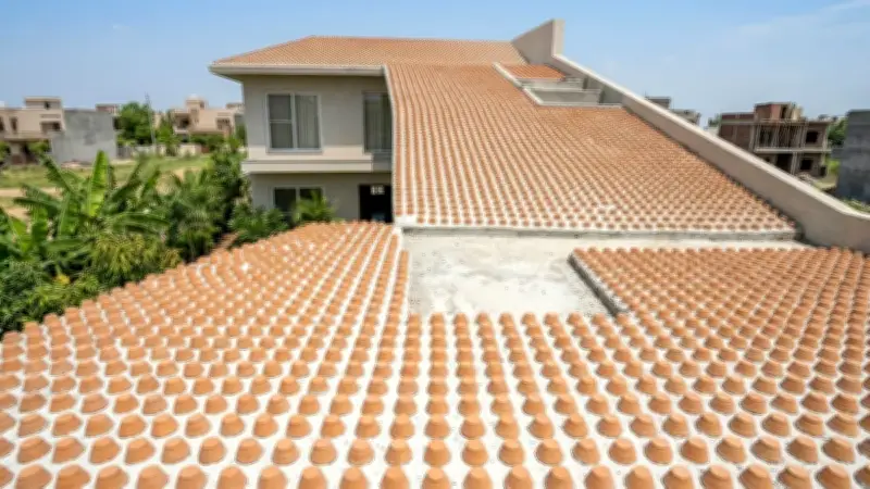 7 Bin Toprak Çay Bardağıyla Elektriksiz 5 Derece Serinleten Çatı Sistemi