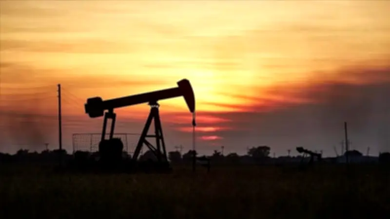 ABD petrol fiyat tahminini bu yıl için yükseltti