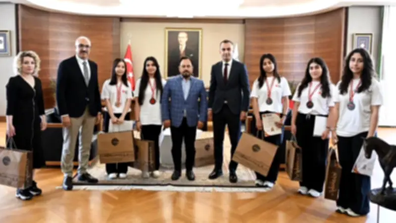 Adana'nın Sarıçam'ında öğrenciler dünya derecesiyle gururlandırdı