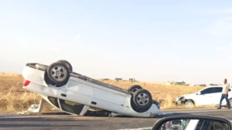 Akçakale'de İki Otomobil Çarpıştı: 2 Yaralı