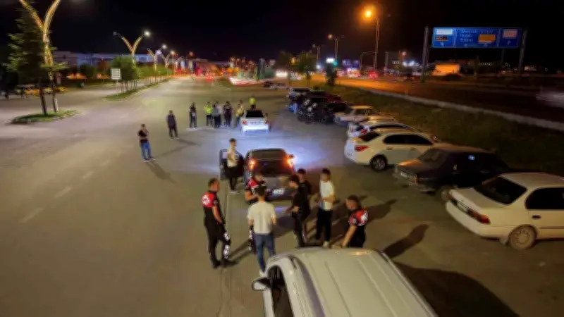 Aksaray'da Gece Yarısı Şok Uygulama: Tüm Araç ve Şahıslar Arandı