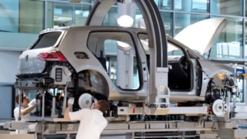 Alman hükümeti Volkswagen'in fabrika kapatmasını önlemek istiyor