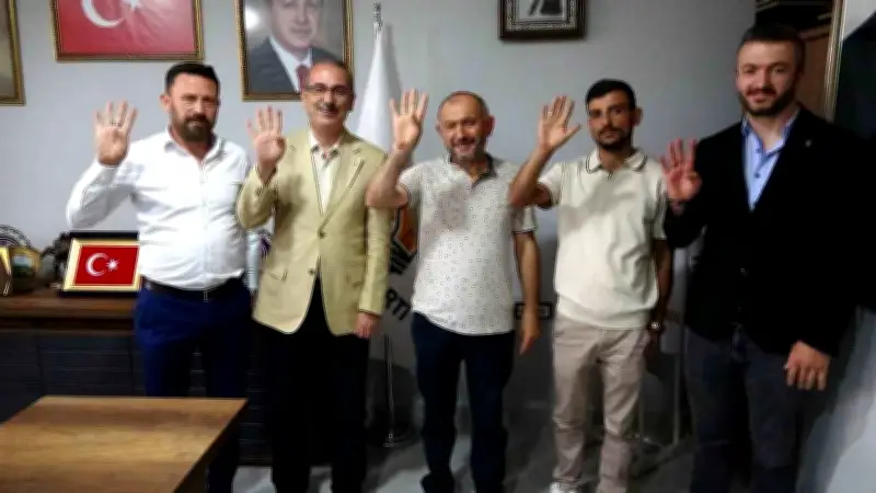 Anahtar Parti'den AK Parti'ye katılan 3 isme rozet takıldı