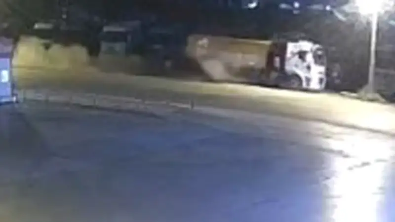 Ankara Polatlı'da feci kaza: Otomobil kamyona çarptı, 3 kişi hayatını kaybetti