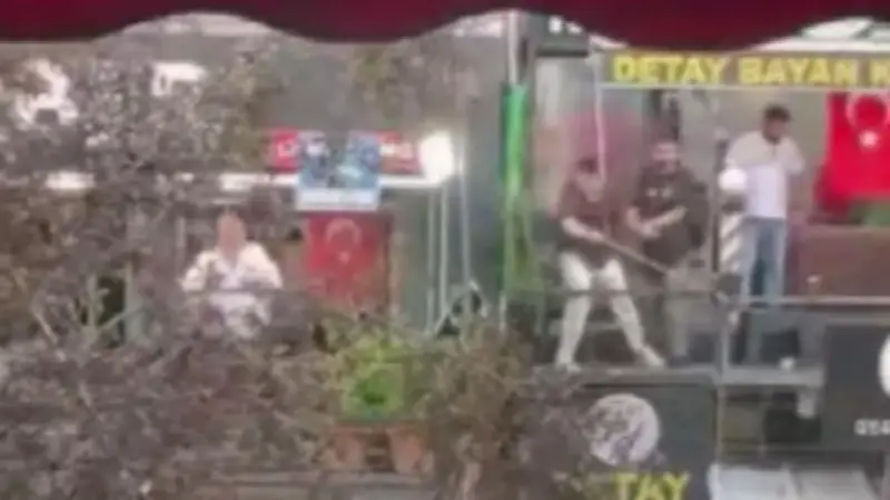 Ankara'da berberler sopalı kavgaya tutuştu: O anlar kamerada
