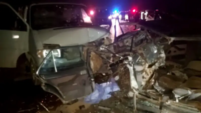 Antalya'da otomobil ile panelvan kafa kafaya çarpıştı: 1 ölü, 2 yaralı